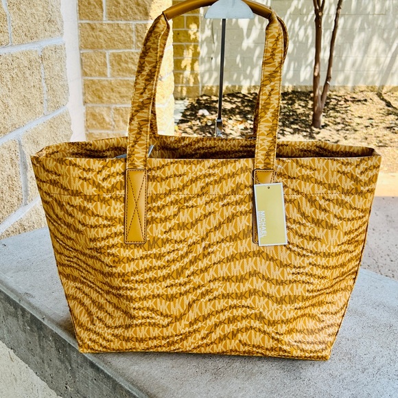 Michael Kors Michael Bag Large Tote zebra print Yellow mustard NWT Authentic - Picture 6 of 7